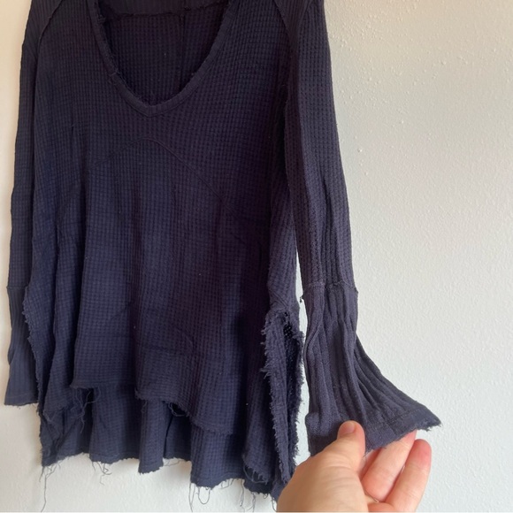 Free People Waffle Knit V-neck Distressed Sweater in Navy XS - Oversized - Picture 5 of 11